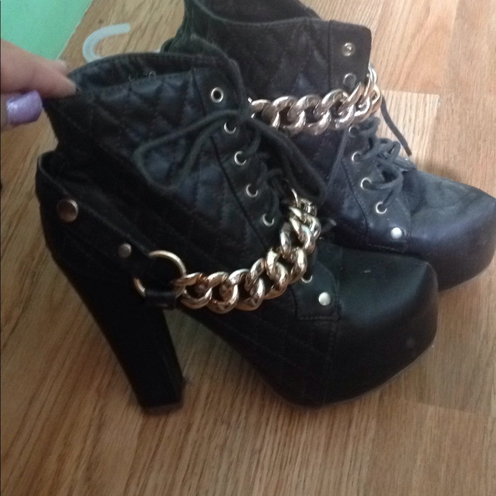 Heel booties